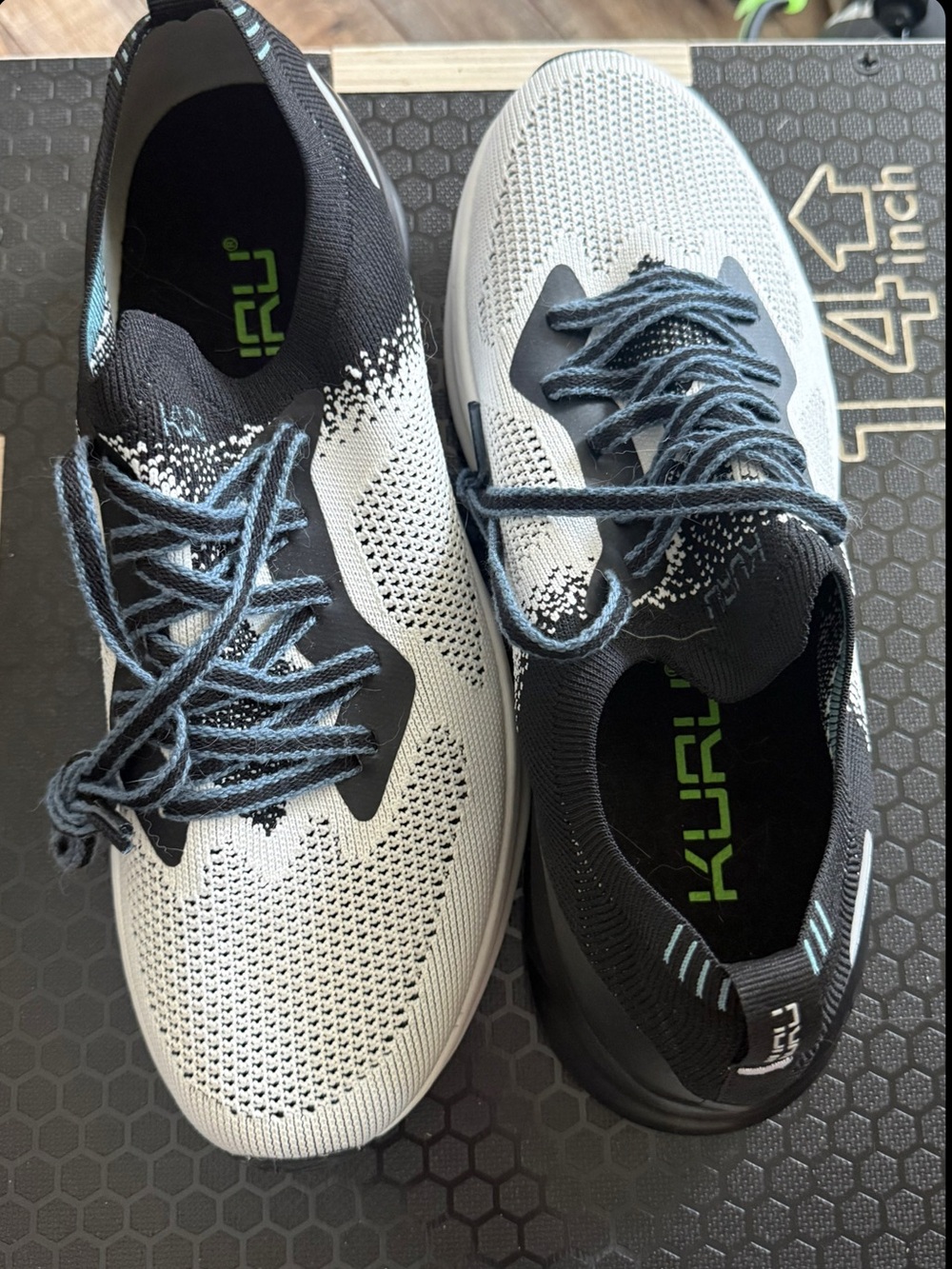 KURU ATOM Men’s 9.5 Gray Black Sneakers KURUSOLE New Without Box